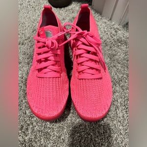 All pink vapormax
